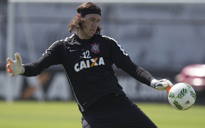 Cássio se reapresentou ao Corinthians no dia 6 já com a cabeça na Turquia - O goleiro é o quinto titular do time campeão brasileiro a deixar o clube. Ele já havia acertado salários com os dirigentes turcos. 