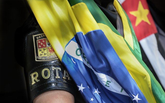 Enquanto a ROTA reafirma valores como civismo, moralidade e legalidade, deputados em Brasília atacam a lei anticorrupção - ROTA comemora 125 anos - Foto: Major Luis Augusto Pacheco Ambar - Comando de Choque, PMSP