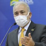 Ministro pede aos pais que levem seus filhos para vacinar contra covid