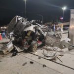 Cilindro de gás explode durante abastecimento e destrói carro completamente