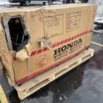 Guardada por 40 anos, raríssima moto Honda de 500cc é encontrada 0km