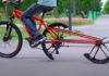 A “reinvenção da roda”: Bicicleta 100% funcional substitui carro impressiona por onde passa
