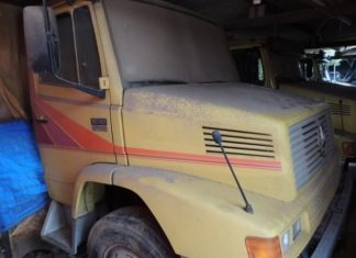Caminhão Mercedes 1618 ano 1995 0km é encontrado em galpão abandonado