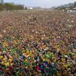 Desfile em comemoração ao Bicentenário reúne multidão na Esplanada