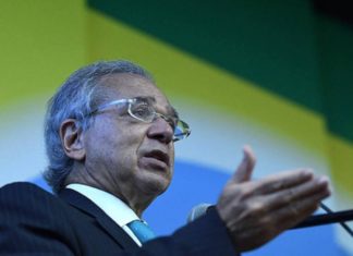Em Salvador, Paulo Guedes destaca que Auxílio Brasil tirou trabalhadores das ruas