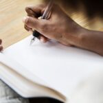 Esses cursos são realizados através de uma parceria entre a Prefeitura de Maringá e o Programa de Integração Estudantil da Universidade Estadual de Maringá (UEM).