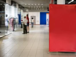 Materiais de comunicação visual para PDV: Como escolher entre Acrílico, PS e MDF? Foto: Freepik