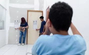 Crianças em acolhimento institucional recebem atendimento oftalmológico gratuito em Maringá Crédito: Divulgação / PMM